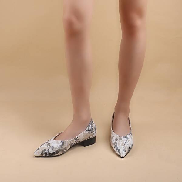 

Floral Graphic Point Toe Slip-On Flats, Multicolor
