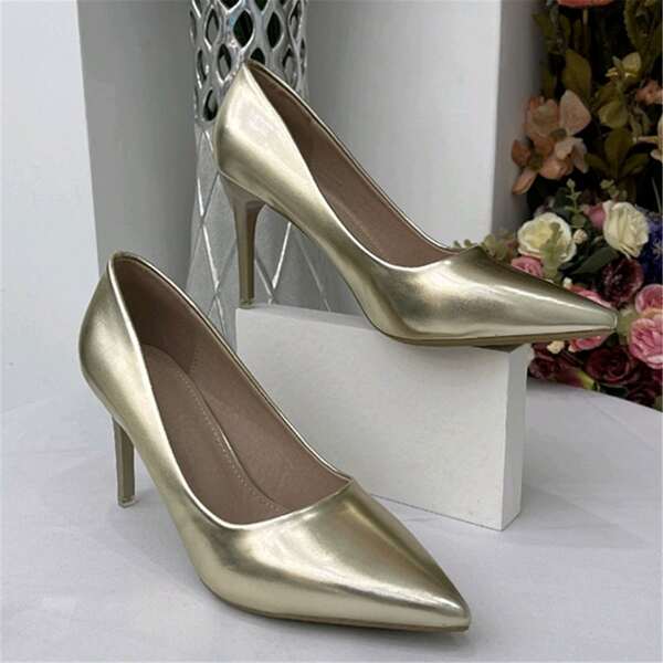 

Metallic Court Pumps, Gold
