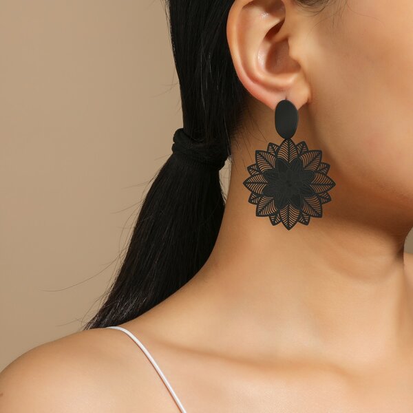 

Flower Decor Drop Earrings, Black