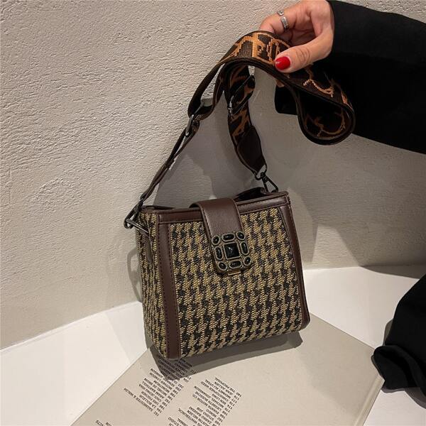 

Houndstooth Graphic Crossbody Bag, Multicolor