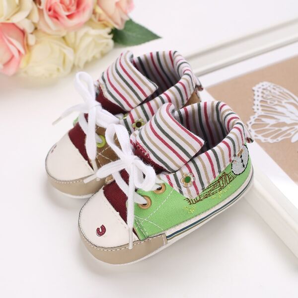 

Baby Cartoon Graphic Lace-up Front Sneakers, Green