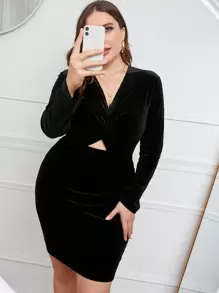 SHEIN Clasi Đầm midi dệt kim cổ chữ V cỡ lớn có họa tiết xoắn, vải nhung mềm, eo khoét, giản dị thanh lịch khi đi chơi - màu đen - Xem 4