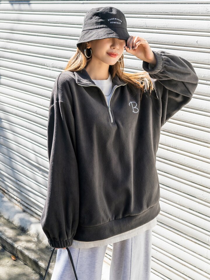 DAZY 文字刺繡 ハーフジッパー ドロップショルダー スウェット DAZY 文字刺繡 ハーフジッパー ドロップショルダー スウェット