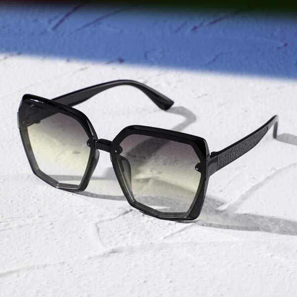 

Oversized Frame Sunglasses