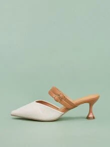 Mules planos con diseño con hebilla de punta