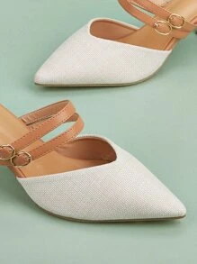 Mules planos con diseño con hebilla de punta
