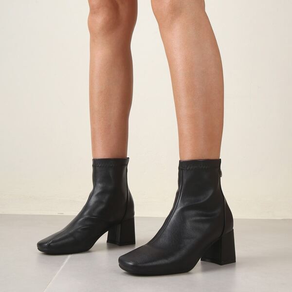 

Zip Back Chunky Heeled Classic Boots, Black