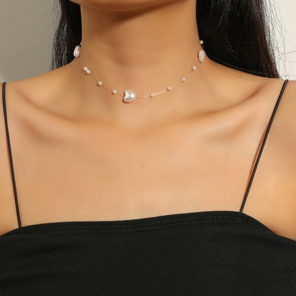 

Faux Pearl Heart Decor Choker, White