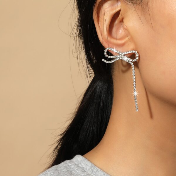 

Rhinestone Bow Decor Stud Earrings, Silver