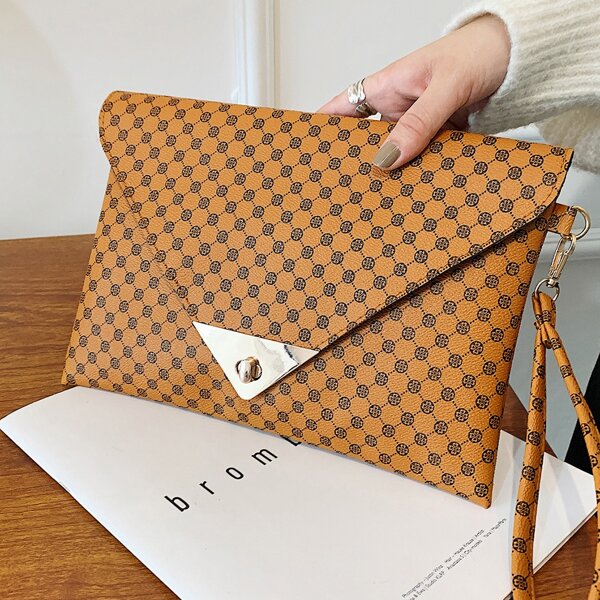 

Turn Lock Flap Clutch Bag, Brown