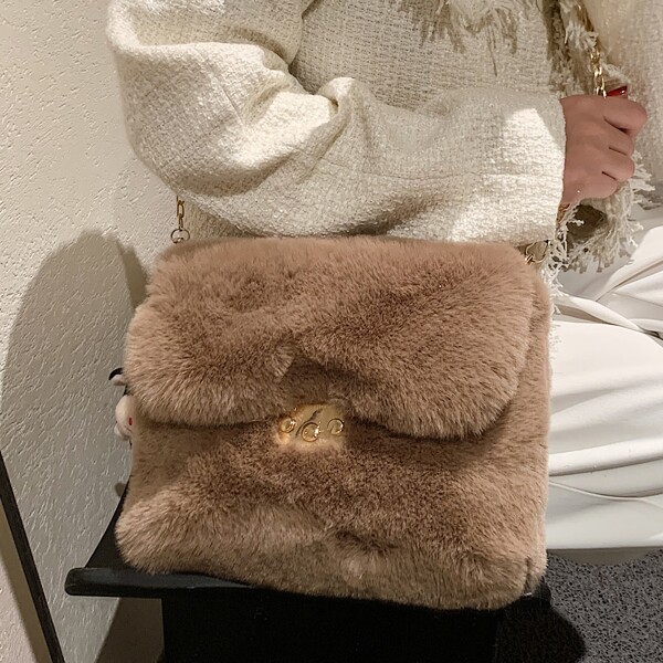 

Fluffy Flap Chain Square Bag, Khaki