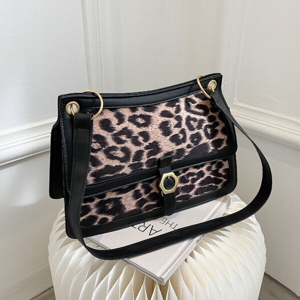 

Contrast Binding Leopard Pattern Baguette Bag, Black