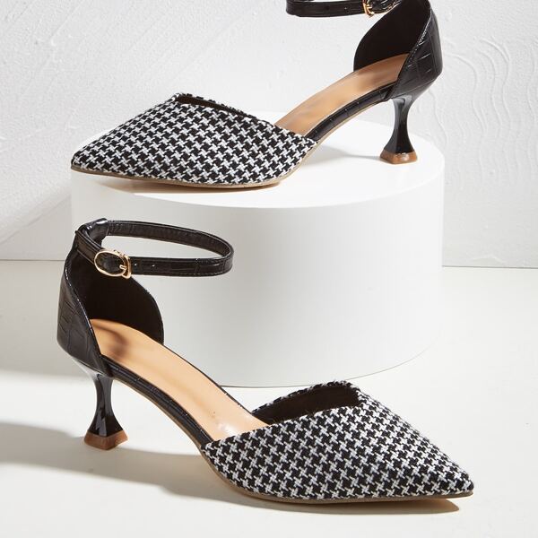 

Graphic Print Ankle Strap Pyramid Heeled Pumps, Black and white
