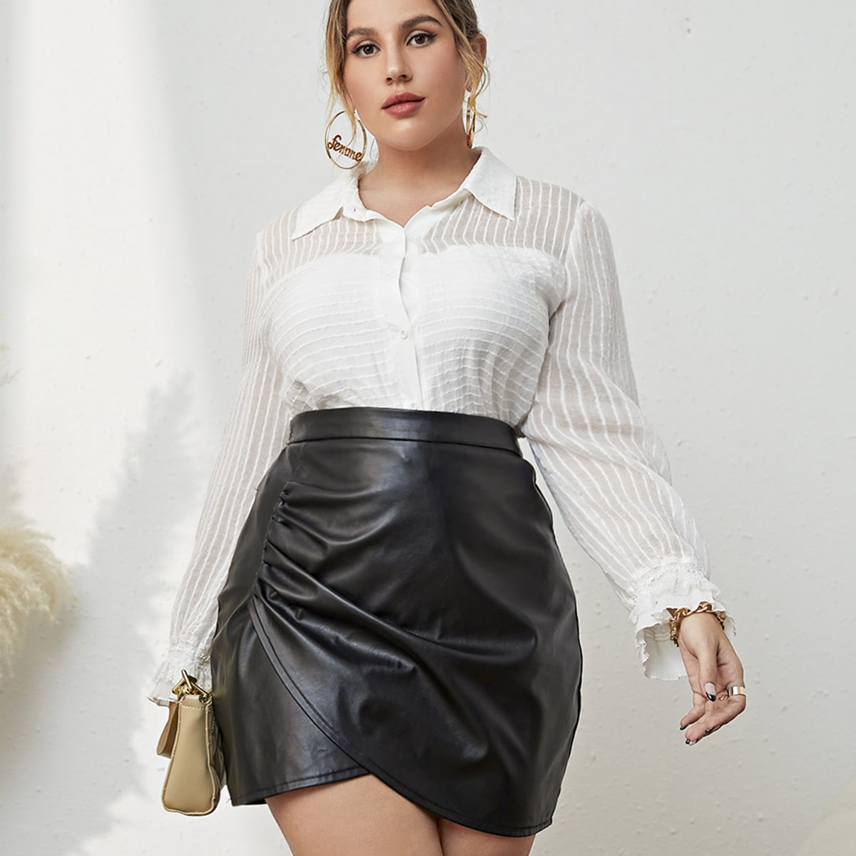 размера плюс Блуза с рукавами-воланами с кружевной отделкой