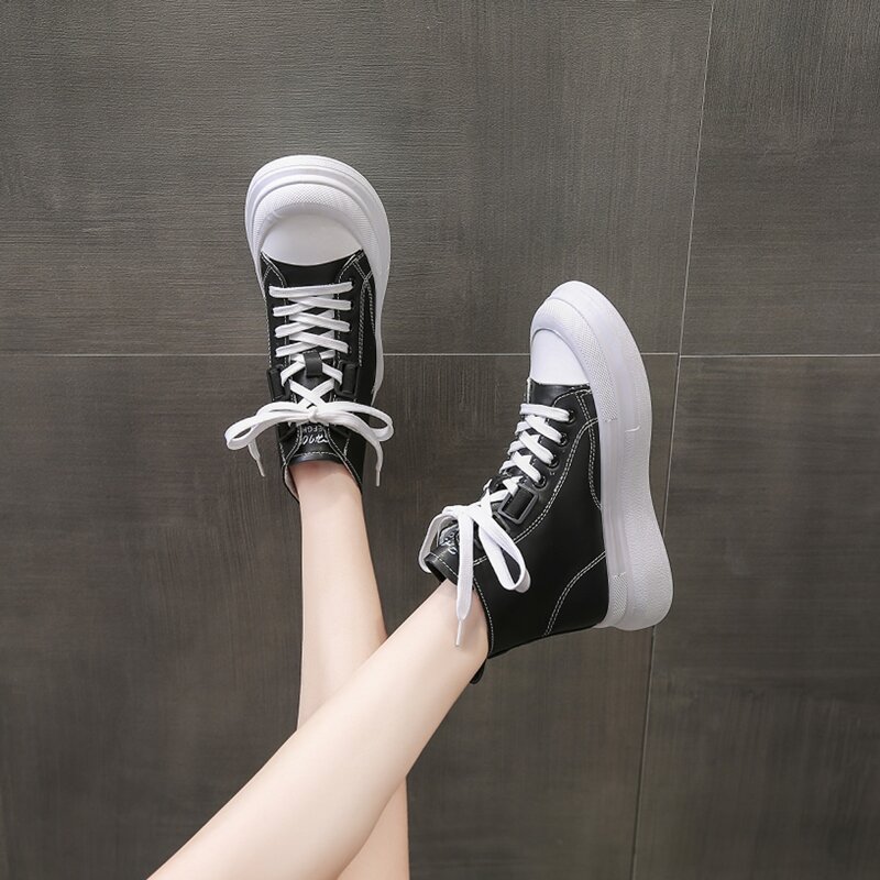 

Colorblock Lace Up Front Skate Shoes, Black