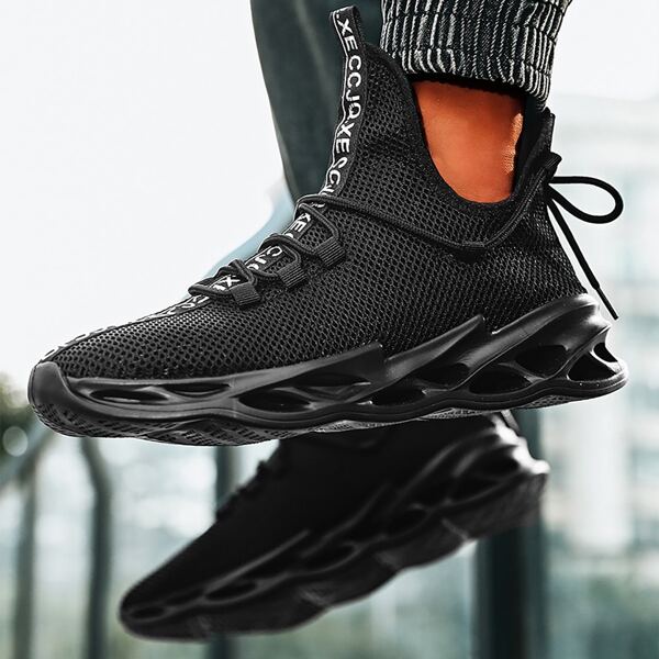 

Men Letter Graphic Breathable Lace-up Front Sneakers, Black