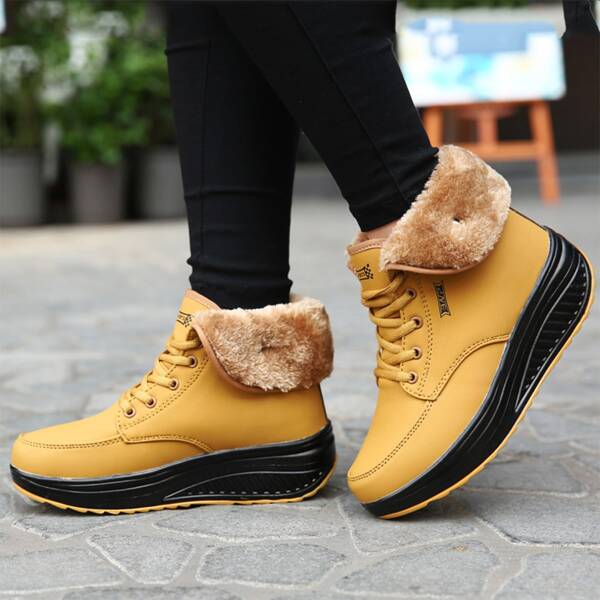

Minimalist Fuzzy Rocking Shoes, Khaki