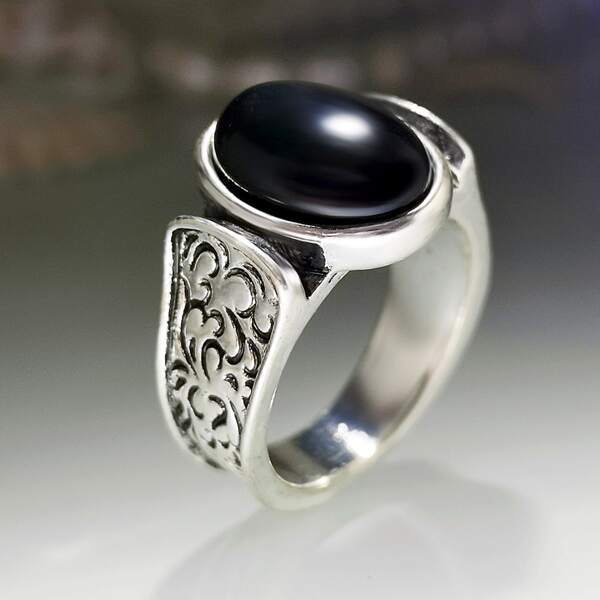 

Textured Metal Round Decor Ring, Black