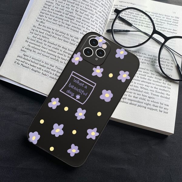 

Flower & Letter Graphic Phone Case, Black