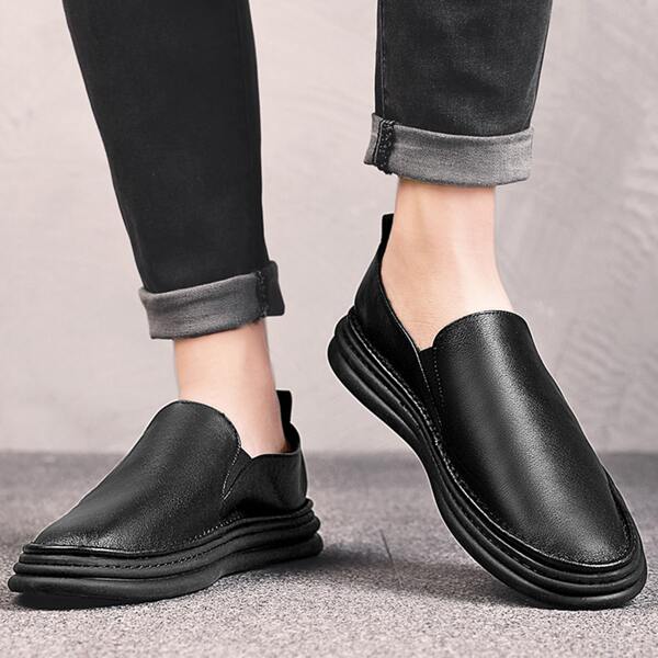 

Men Minimalist Letter Graphic Loafers, Black