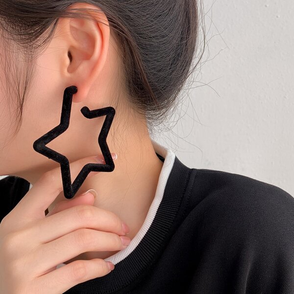 

1pair Star Shaped Earrings, Black
