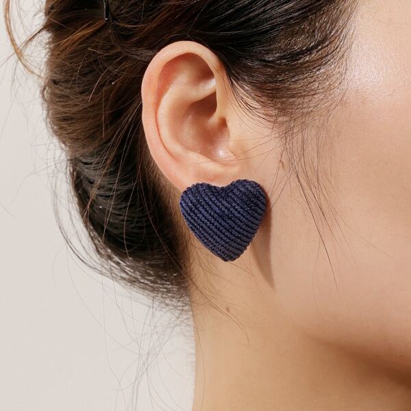 

1pair Heart Stud Earrings, Navy blue