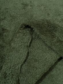 Manfinity Men Solid Crew Neck Teddy Sweatshirt - Army Green - View 4