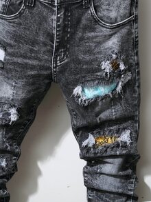 Manfinity ผู้ชาย กางเกงยีนส์ ขาด ปลายรุ่ย ลายผ้าตัดต่อ - สีเทาเข้ม - ดู 3