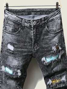 Manfinity ผู้ชาย กางเกงยีนส์ ขาด ปลายรุ่ย ลายผ้าตัดต่อ - สีเทาเข้ม - ดู 5