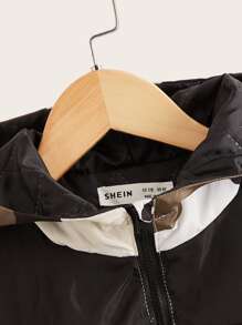 SHEIN Tween Boy 迷彩印花半拉链袋鼠口袋连帽冬季外套