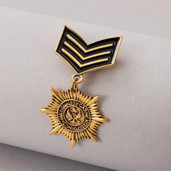 

Medal Design Brooch, Gold