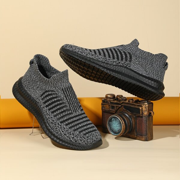 

Men Striped Pattern Slip-On Sneakers, Grey
