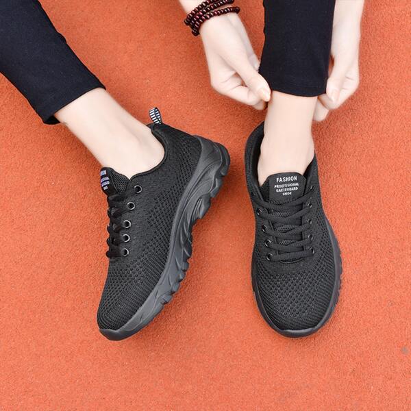 

Minimalist Lace Up Front Sneakers, Black