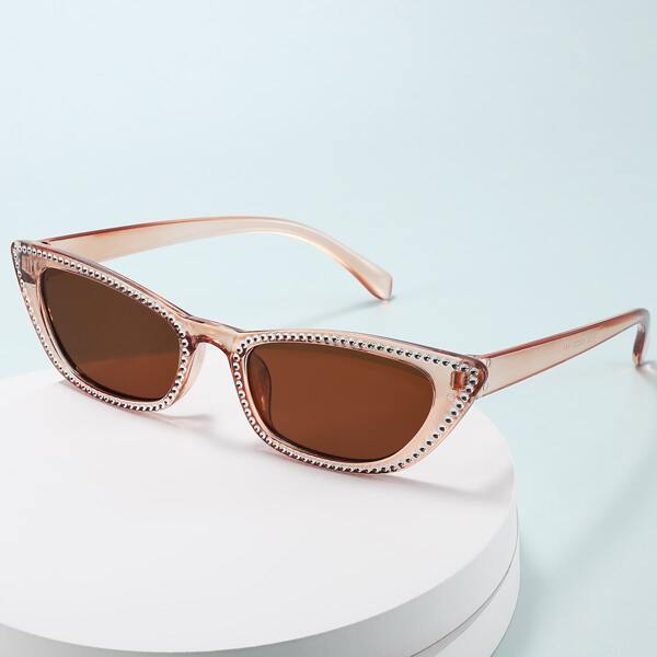 

Rivet Decor Sunglasses