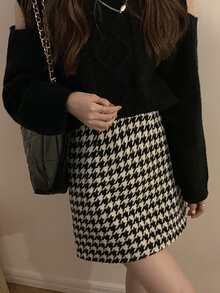 Rikumo Chân váy vải tweed họa tiết răng cưa mùa đông - Đen và trắng - Xem 6