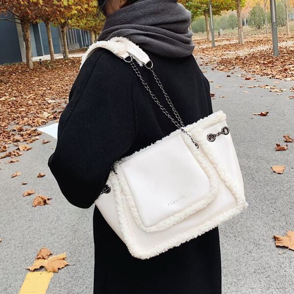 

Fluffy Binding Chain Tote Bag, White