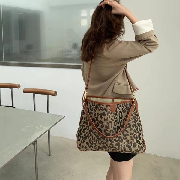 

Leopard Graphic Shoulder Bag, Multicolor