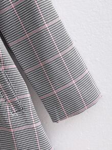 女孩格紋西裝領雙排釦腰帶外套