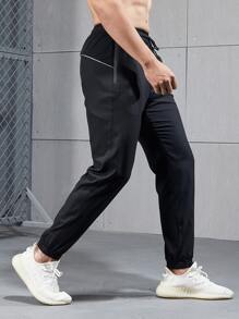 Manfinity Fitness Boyfriend Style Men Solid Zip Pocket Sport Pants Sweat-Wicking Lightweight Comfortable Running Muscle Minimalist Design Slim Fit For Workout Gymwear