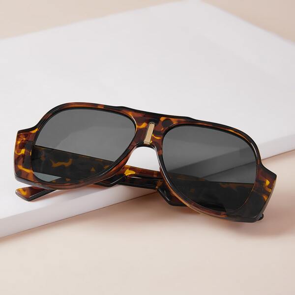 

Geometric Frame Sunglasses