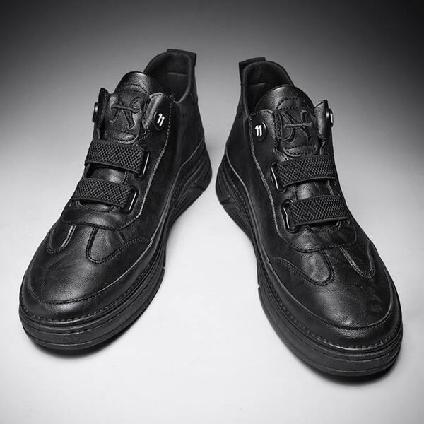 

Men Minimalist Low Top Sneakers, Black