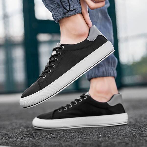 

Men Lace-up Front Low Top Sneakers, Black