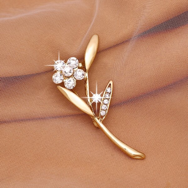

Rhinestone Flower Decor Brooch, Gold
