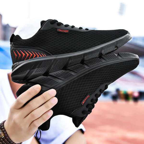

Men Minimalist Lace Up Front Sneakers, Black