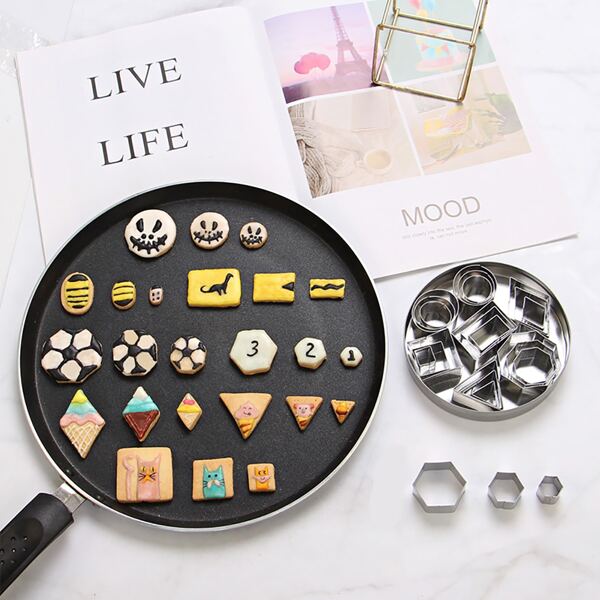

24pcs Stainless Steel Biscuit Mold, Silver