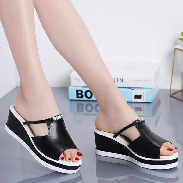 

Minimalist Cut Out Flatform Shoes, Black