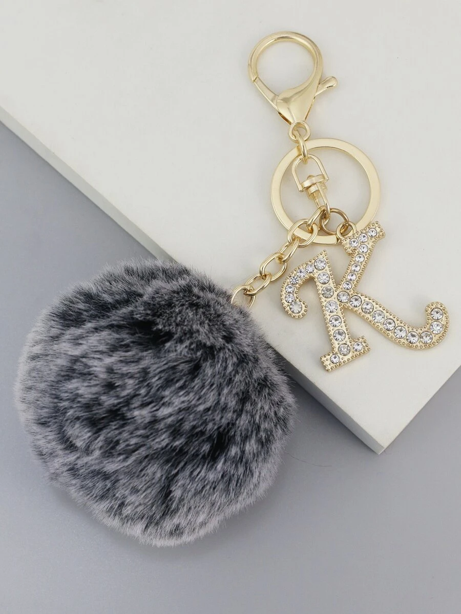 絨球裝飾字母吊墜鑰匙扣 - 彩色 - 查看 1