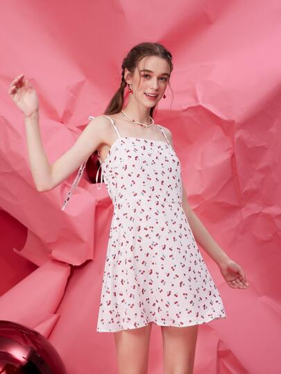 فستان بطباعة كرز مدروز خلفي وبحمالات معقود