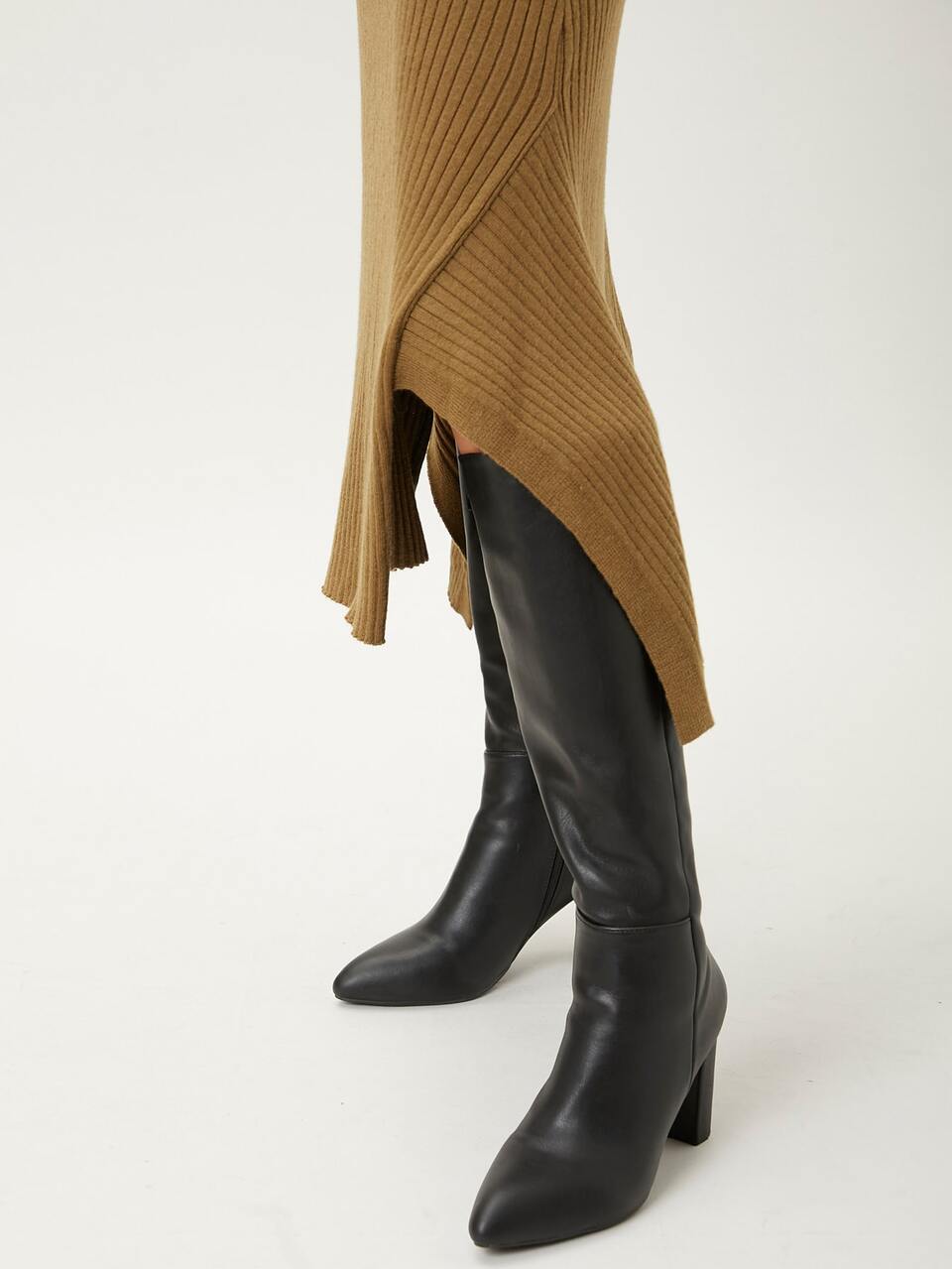WOOL-BLEND ASYMMETRICAL KNIT SKIRT