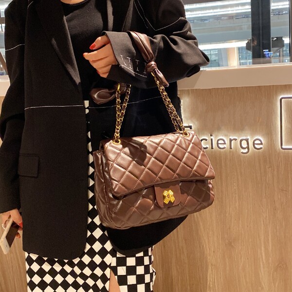 

Minimalist Quilted Chain Flap Tote Bag, Coffee brown
